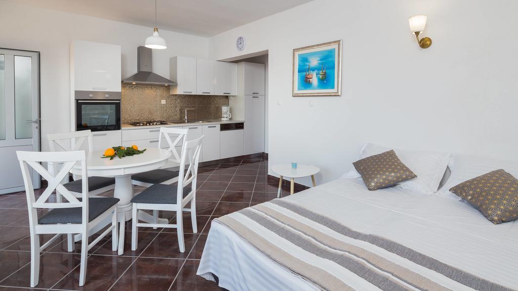 Apartments Amavi Vinišće Zewnętrze zdjęcie