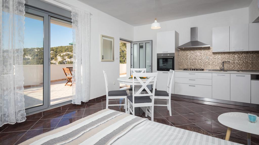 Apartments Amavi Vinišće Zewnętrze zdjęcie