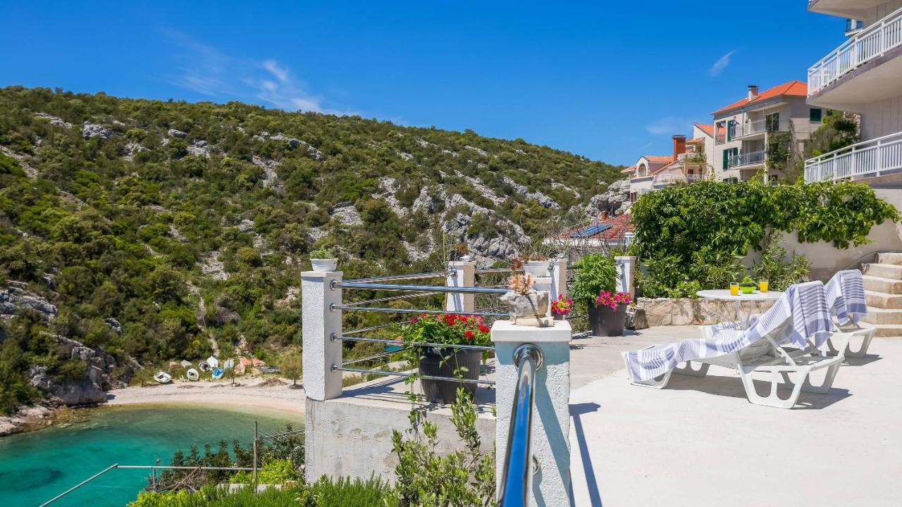 Apartments Amavi Vinišće Zewnętrze zdjęcie